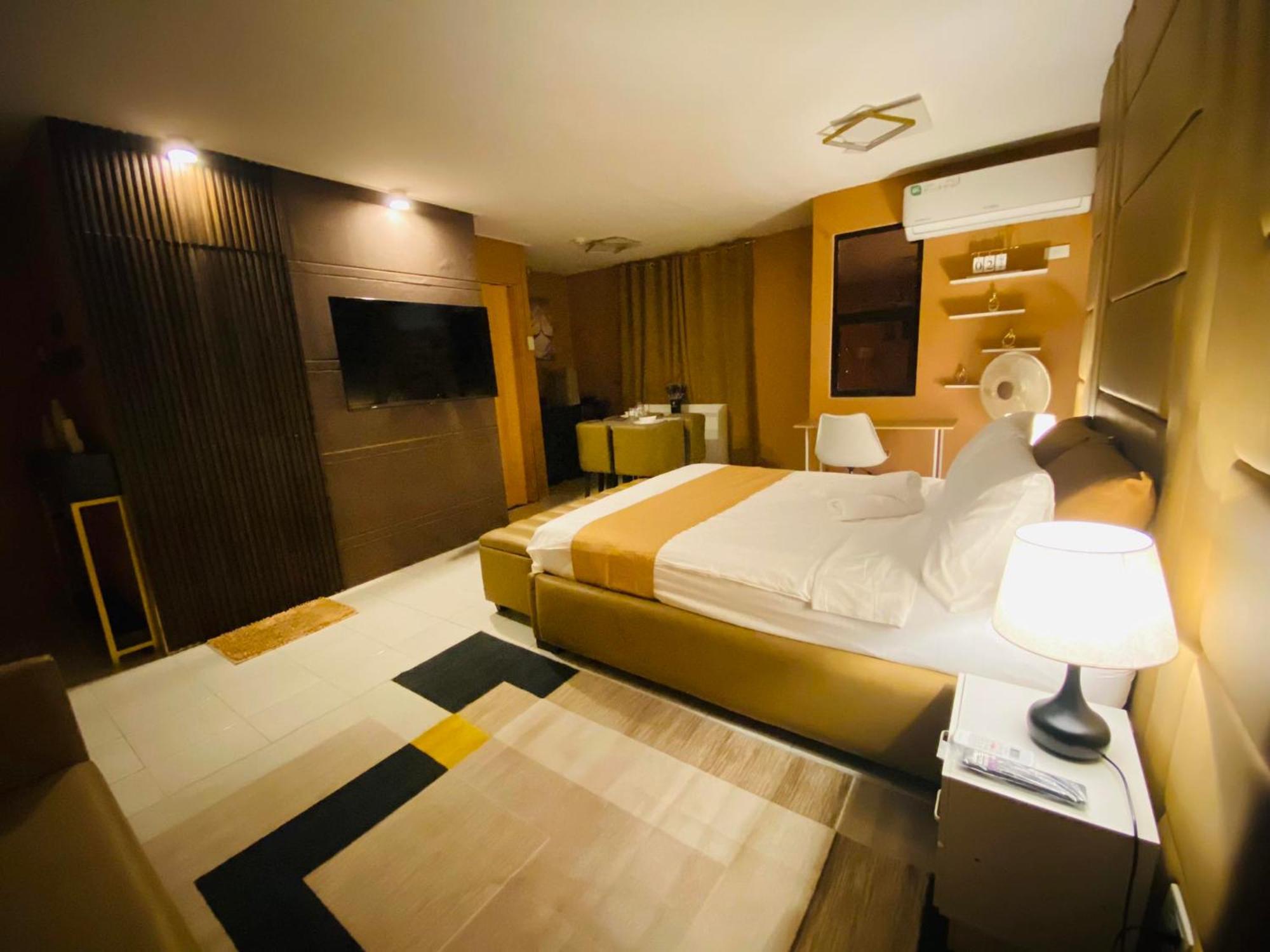 The Barracks Staycation Санта-Роса Екстер'єр фото
